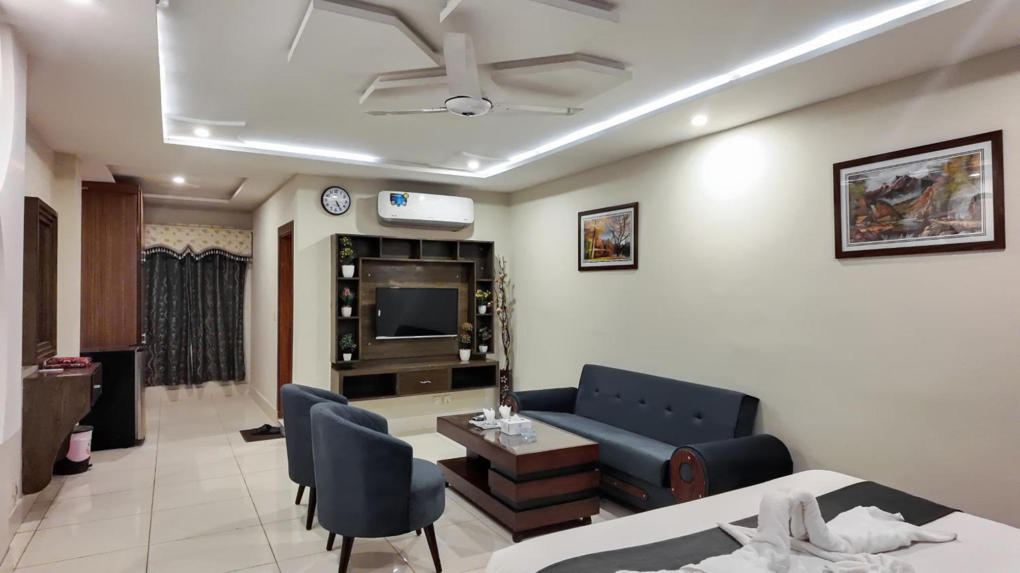 Hotel Crown Inn Multan Exterior photo