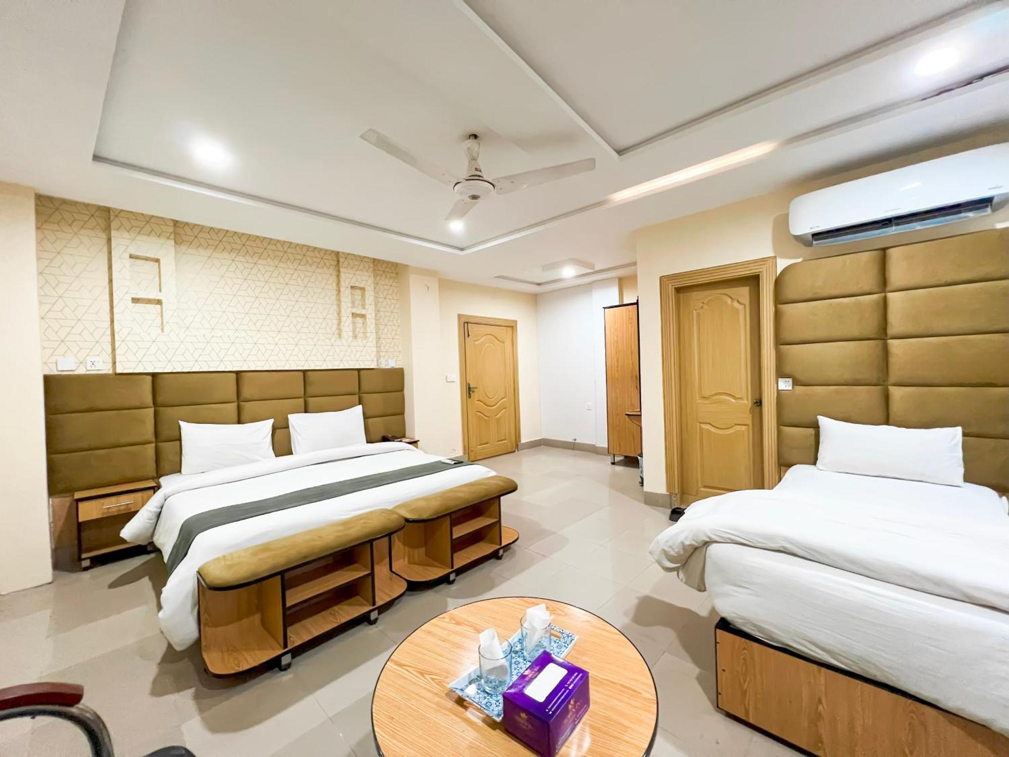 Hotel Crown Inn Multan Exterior photo